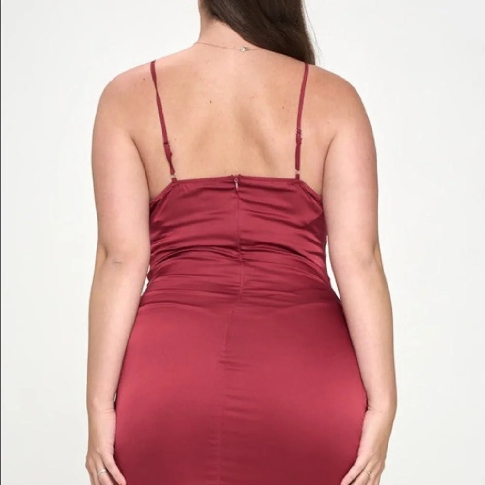 Plus Size Red Side Ruched Bodycon Dress - Picture 6 of 7